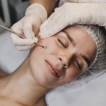 Механическая чистка лица: эффективный способ глубокой очистки кожи